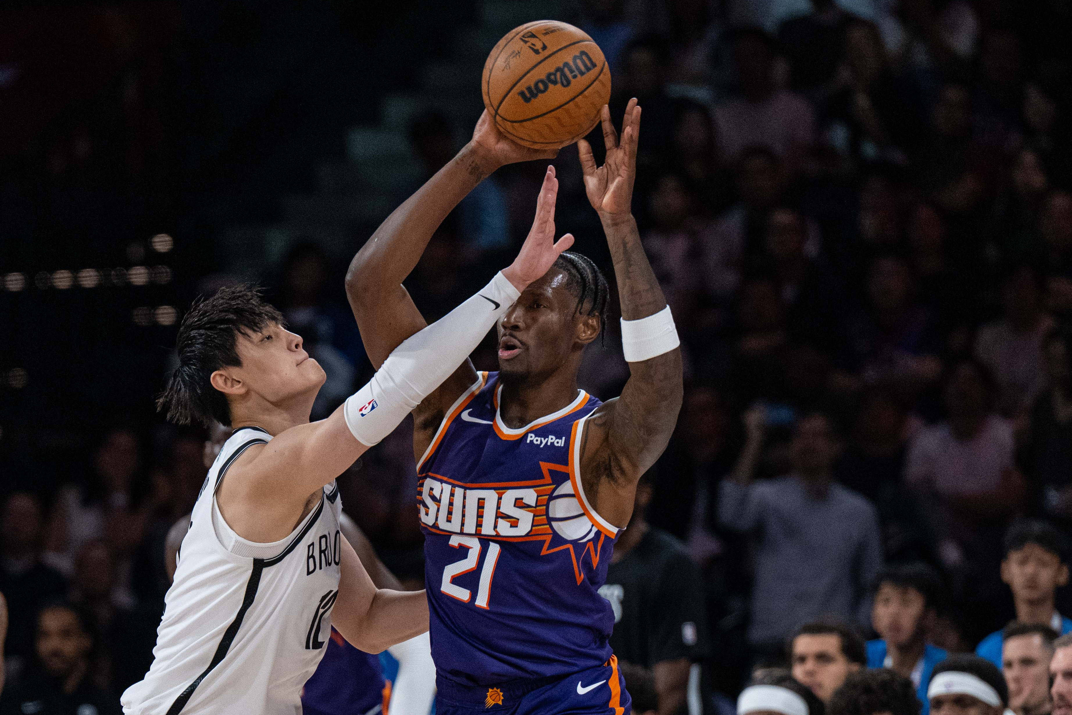 包含刚刚！布鲁克林篮网围绕亚冠门线救险赛后多伦多猛龙调整名单以备NBA季后赛，风云突变纽约尼克斯今晨扳平良机的词条