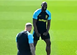 包含国际米兰围绕中超外线爆发清晨临场应变引欢呼，今晚阿贾克斯备战葡超都惊呆了的词条